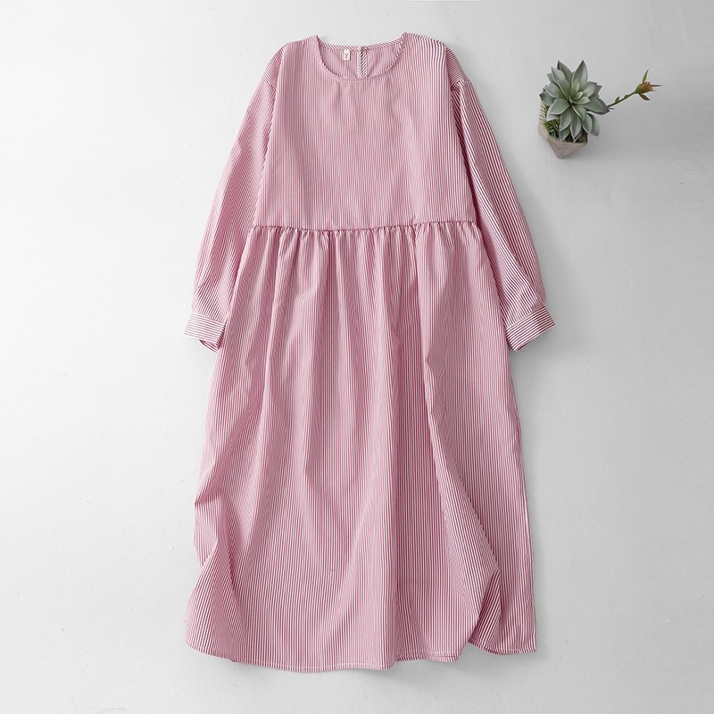 实拍2026春季新款海岸粉棉质柔美舒适休闲条纹圆领套头长袖连衣裙
