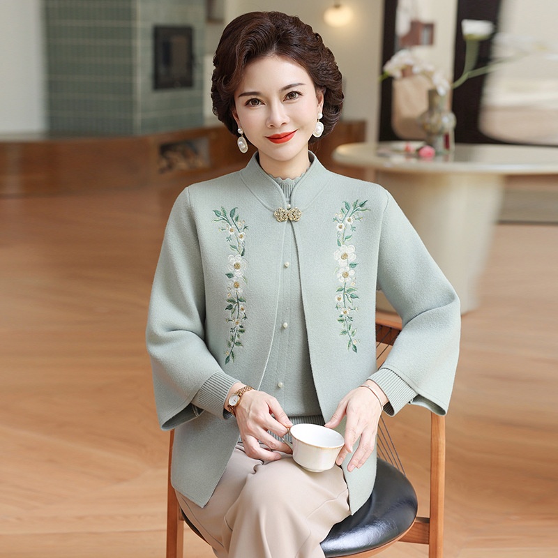 新中式妈妈秋装针织衫上衣两件套洋气中老年秋冬国风刺绣毛衣外套